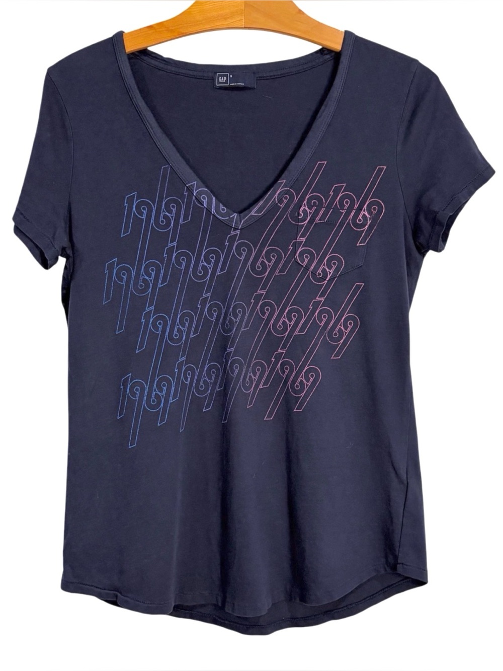 Gap V-neck Pocket Tee Shirt 1969 Navy Blue Small